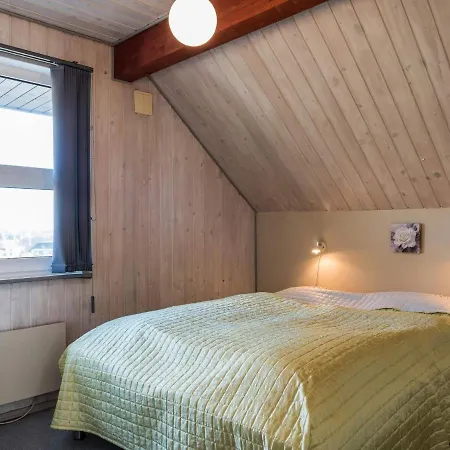 Henne Lviii Otel