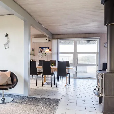 Otel Henne Lviii 4*