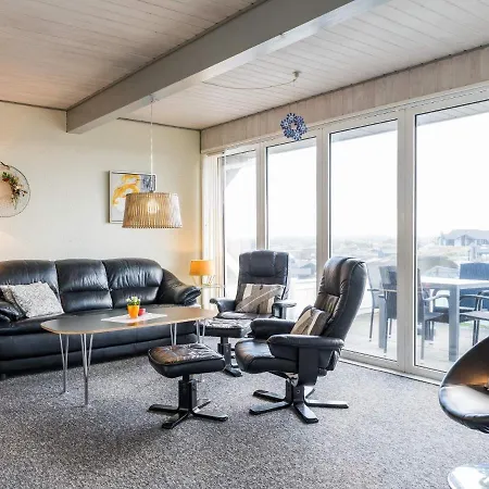 Henne Lviii Otel